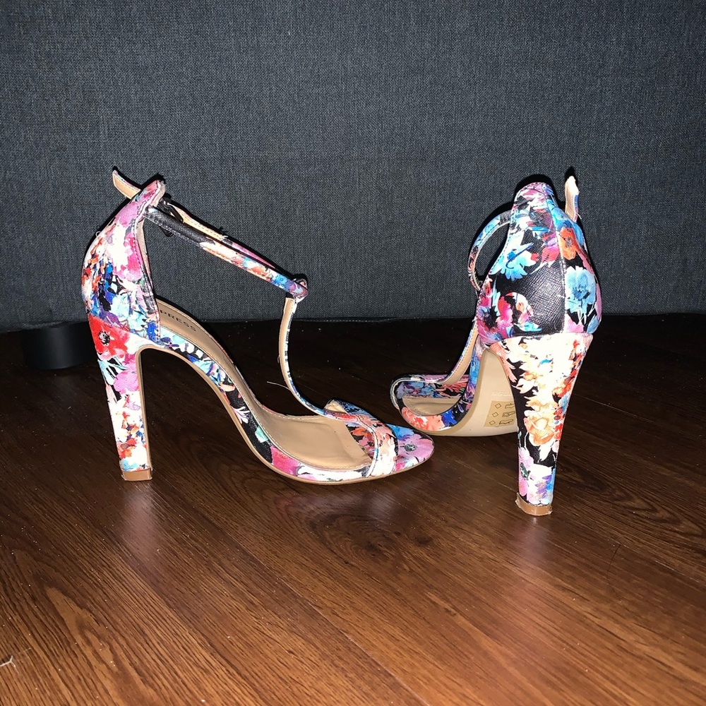 Floral Pumps